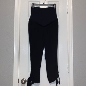 A:glow maternity black cropped pants size Medium
